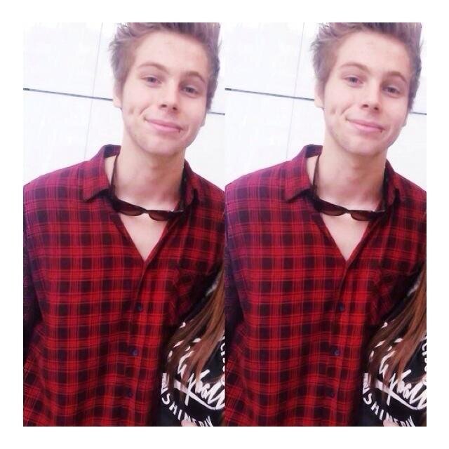 free follow from @insanitycashton, have a nice day today! X