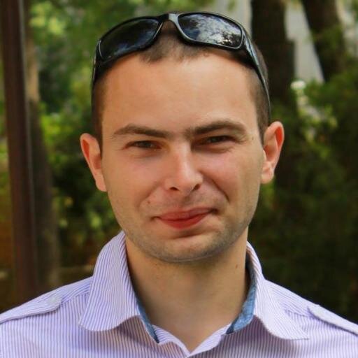 Проживаю в м.Ужгороді, працюю в адміном, цікавить політика, маркетинг та PR...