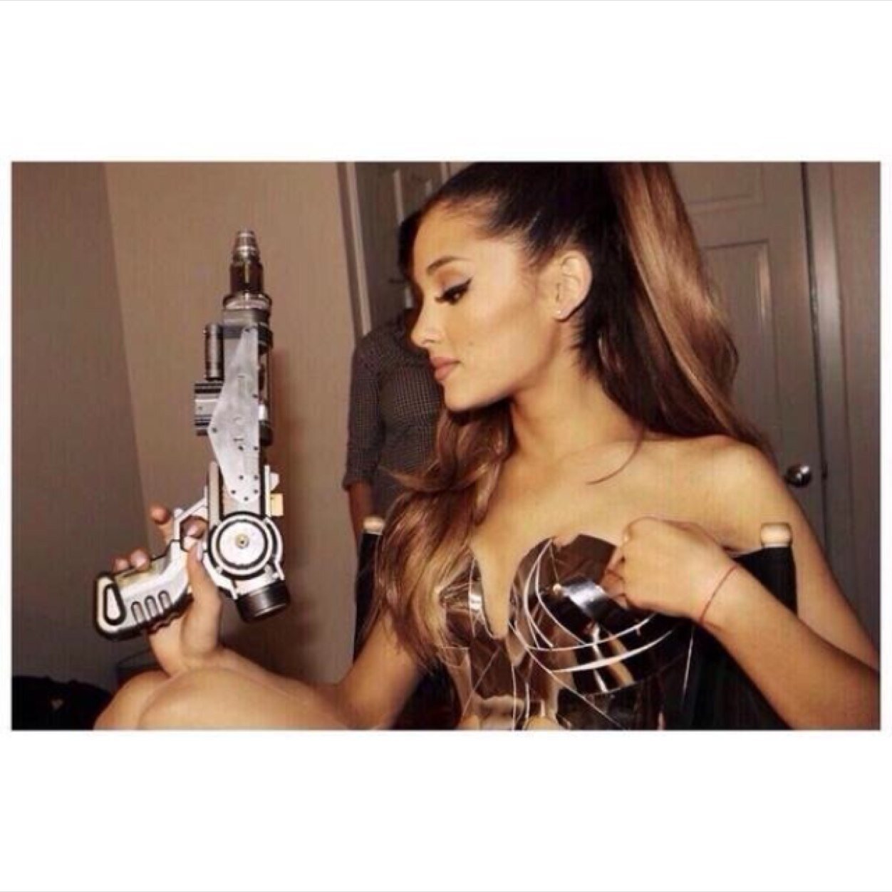 saved14782621's profile picture. GO FOLLOW @arianasftbieber OR I WILL UNFOLLOW YOU