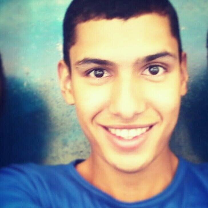 osantaanna's profile picture. Sagitário, 19 anos, Ator, Solitário, Feliz, Inconstante, Bipolar, Escritor, Sonhador, Ignorante, Mentiroso, Egoísta e apaixonado.