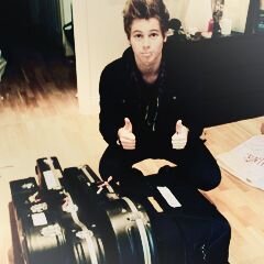 love_dein's profile picture. #ДИРЕКШИОНЕРФОЛЛОВЬДИРЕКШИОНЕРА #ловатик #смайлер #5SecondsOfSummer #5sos #5sosfam #1D  #дирекшионер #Pank'sRock #followback @Luke5sos @5sos @OneDirection♥