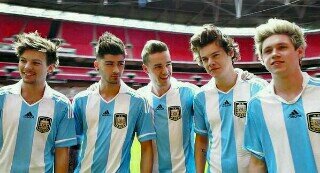 LiveandLoveAB's profile picture. Supongo que somos quienes somos por un monton de razones. Y quizá nunca conozcamos la mayoría de ellas.