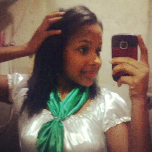 sou luanete com muito orgulho e nao tenho vergonha disso, sou chorona, boba, um pouco lerda as vezes,