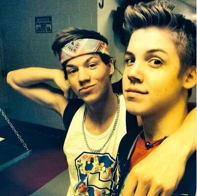 Im a Belieber!!xx I ♥Magcon!x Especially Matt+Taylor!! x Im Irish too x And I ♥TVD!xxxAnd I ♥5SOS and The Vamps xxxxxxxx