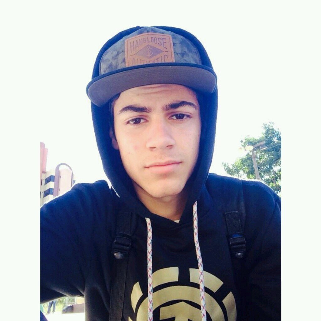 dont worry be happy.....            whats:(014)998408837                             instagram:@vitinhosiqueira_              vine: Vine_vitu