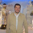 Liberal-tradicional, lector inquieto, melómano, taurino, belcantista, español y socio del Real Madrid.