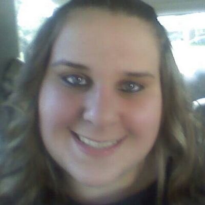 Hiiiiiii... I like bands, singers, food, photography; originally @eml1111 :)