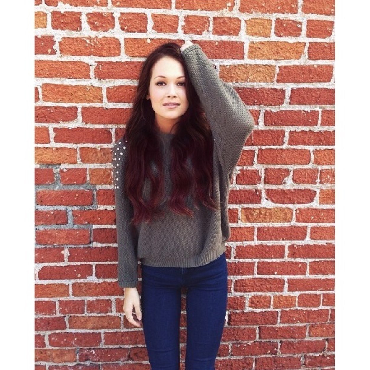 andreabarker24's profile picture. hello, this is andrea and this is my twitter bio.