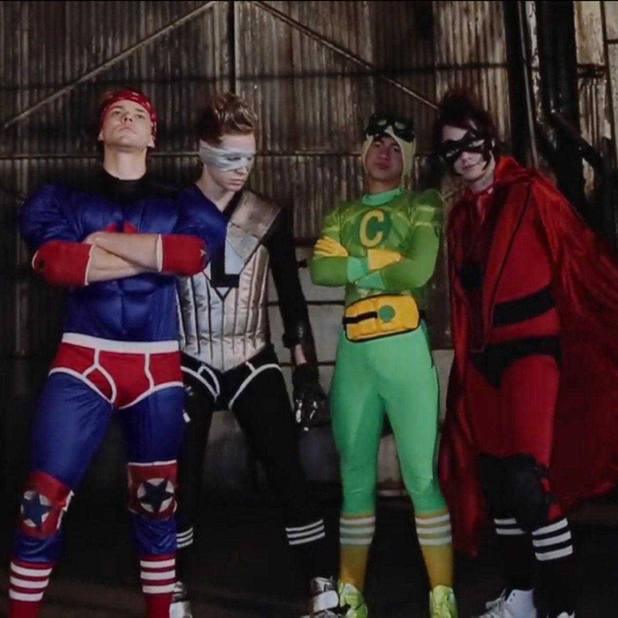 5SOSEarthUpdate's profile picture. Just 6 girls updating you about all things 5SOS...and their activities✌️ 50% fangirl 50% update