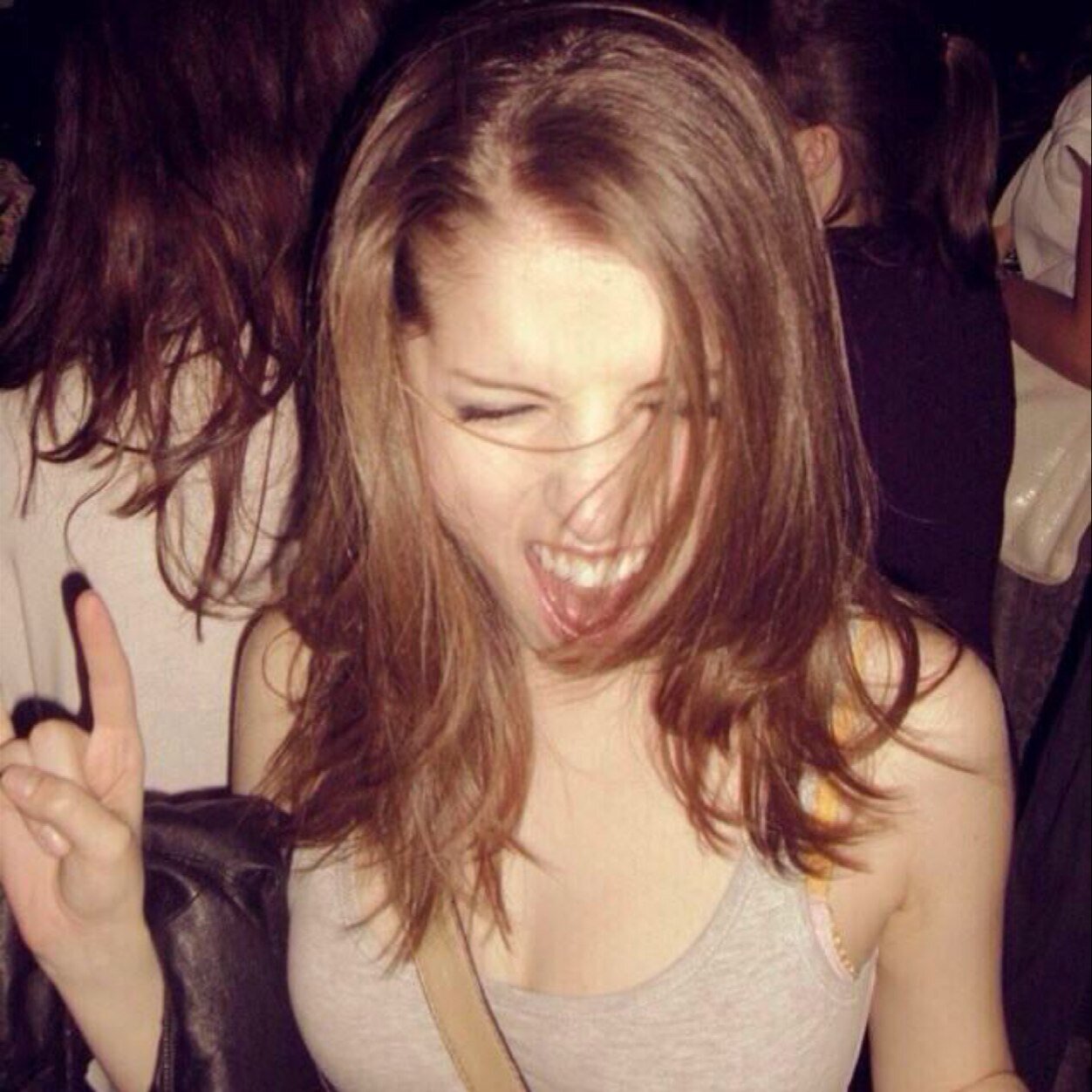 Im a beautiful fun loving girl wanting to meet some new friends to have fun... Love to go out and party;)