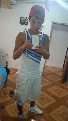 La vida no es   para vivirla por miedo a la sociedad. Solo se tu y así serás feliz