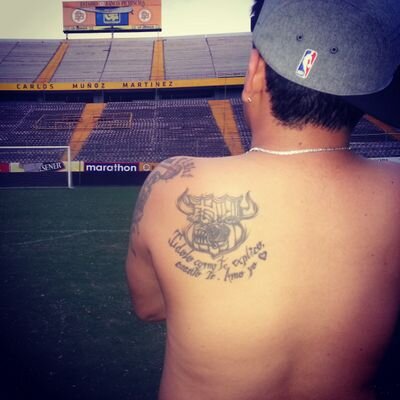 Barcelonista de corazon, de la Ferro. Amante al futbol, profesional. Amo a mi familia sobre todo en esta vida. Agradecido con Dios♥