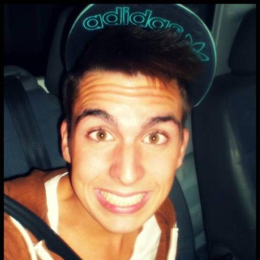 #Malagueño / #17Años /Me Encanta La Buena Música/Salir De Fiesta y lo mas importante! Hacer Locuras!!!!!!:D / http://t.co/GFoiHlMBbW !!:D