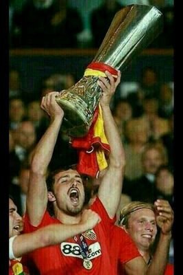 Club dedicado a un gran jugador que siempre estará presente en nuestros corazones .