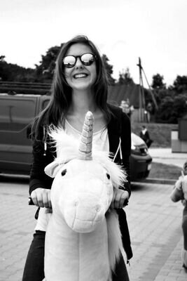 Nie patrz na tych chciwych ,Ty i tak masz od nich więcej; swoich ludzi, wolność słowa, i odważne serce.  ~ Kamil Bednarek. ♥