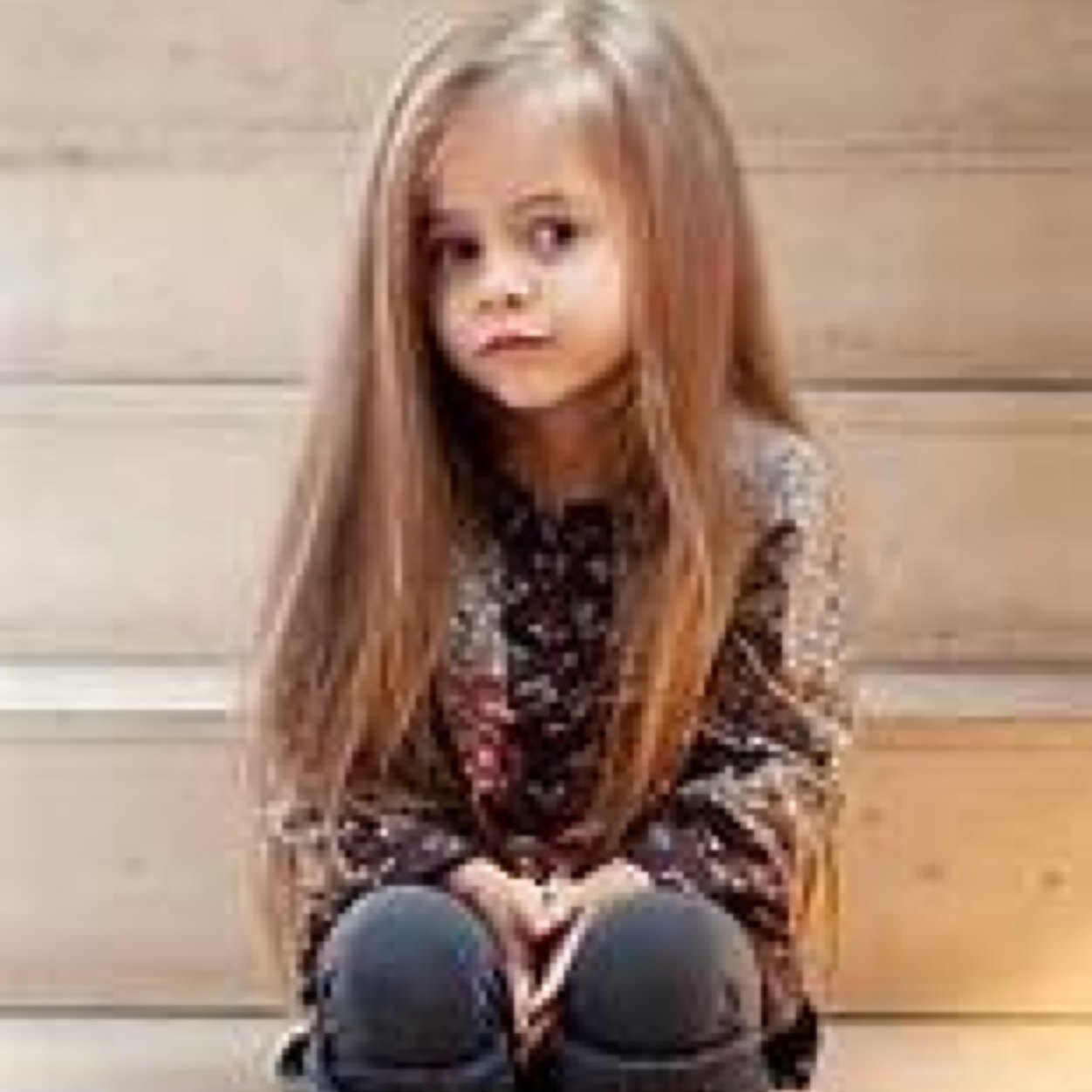 Violet1661's profile picture. Im a 6 year old named Violet, im a werewolf and my big sister is @BansheePower1 and my best friend and boyfriend is @MiniMikaelson
