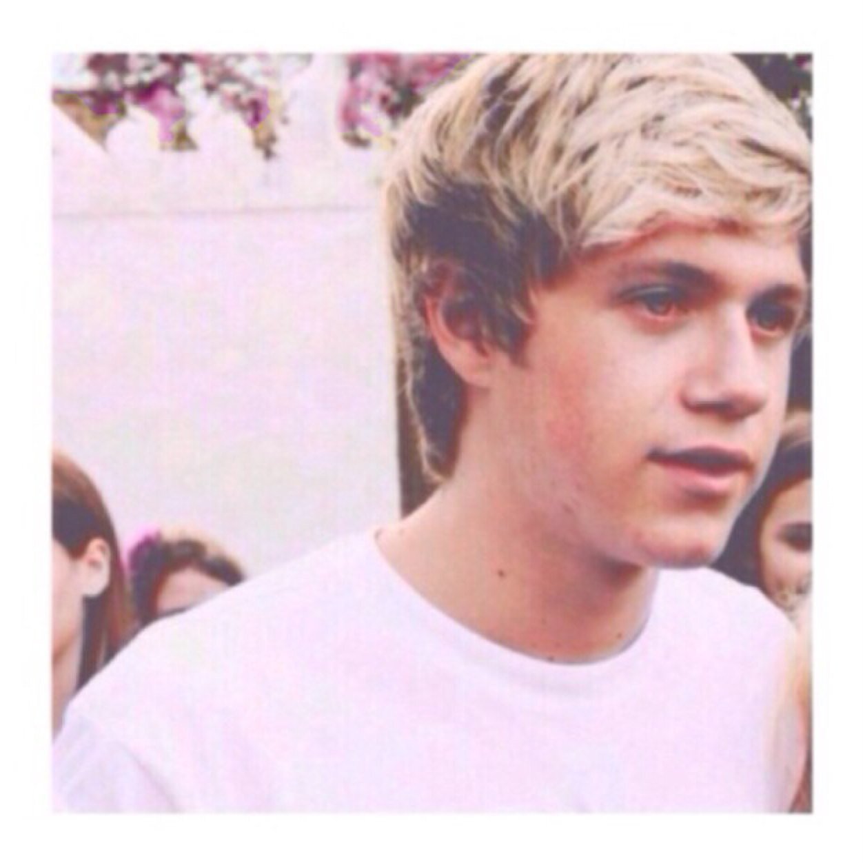 you sneaky little bitch :-) PLS FOLLOW @commanouis AND HELP HER REACH HER GOAL THANK YOU (ask for a follow back)