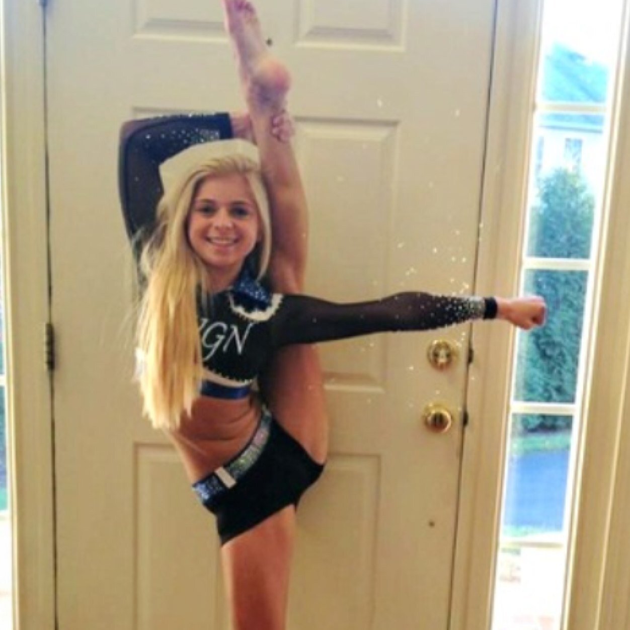 ✨Live to love and love to live✨ ✨Cheer is my life✨