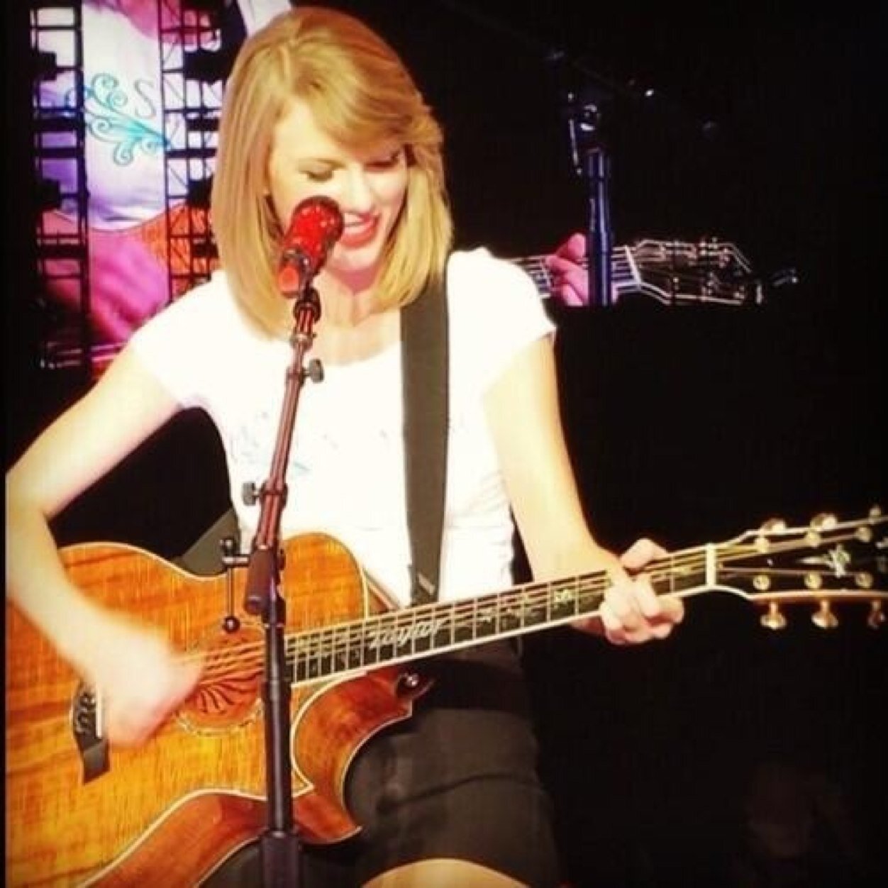 Taylor Swift never fails to enchant me. She inspires me everyday to be fearless, speak now and never give up on my dreams. I'll love her forever and always.