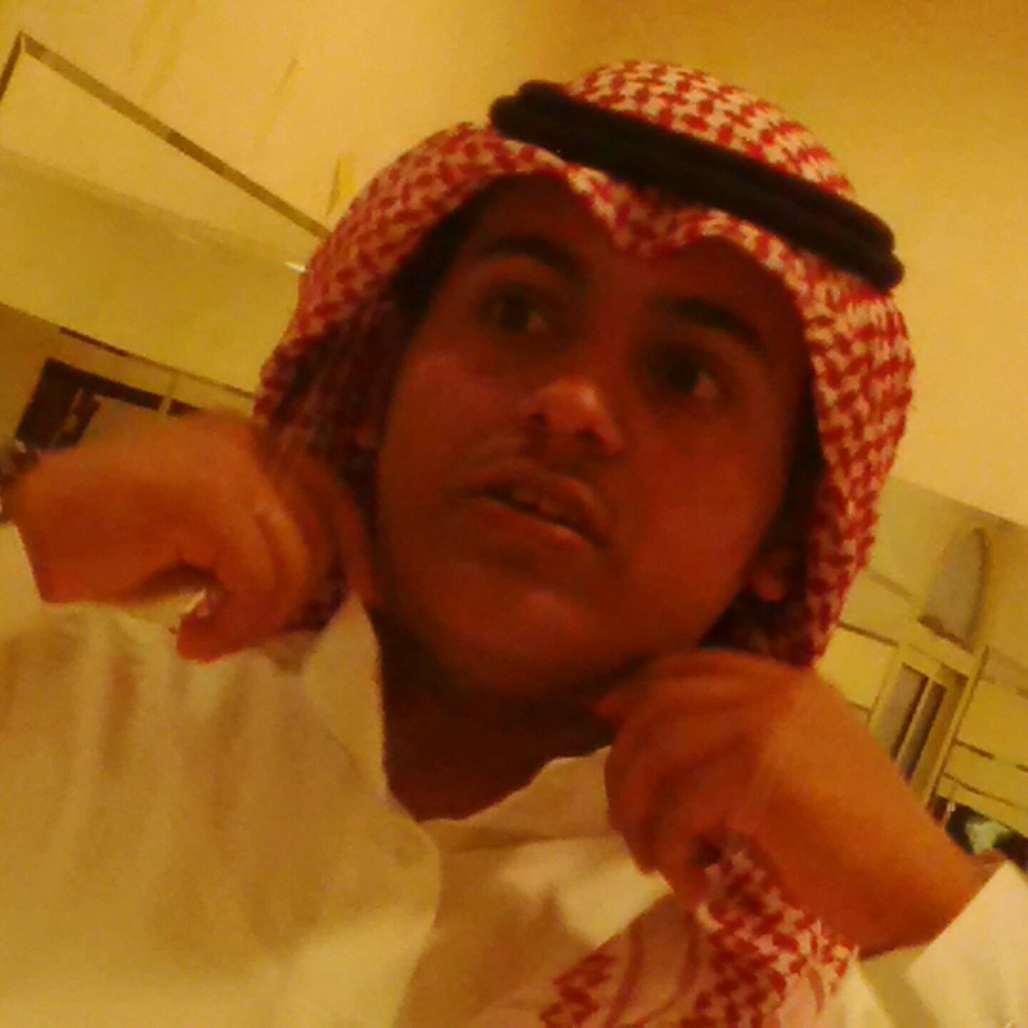 من علامات الجمال انك تغرد ومحد يعبرك 
                                         bb:2B537EE7
