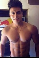 bailarín, cantante y actor , integrante del grupo Axe Bahia , participante del reality Generaciones Cruzadas
