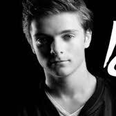olis soy celis me gustan los youtubers,ya  soy directioner lovatic y abrahamer me encanta el electro y el dubstep skrillex, deammau5, steve aoki etc.