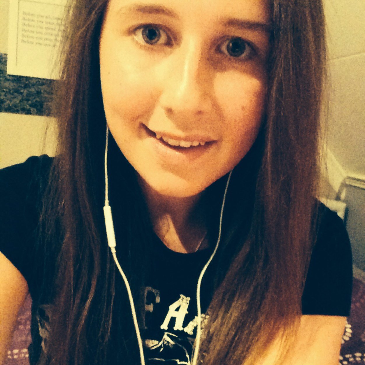 Follow for a bunch of random tweets! ❤️
Contact me?.. ebba-ebba@hotmail.com