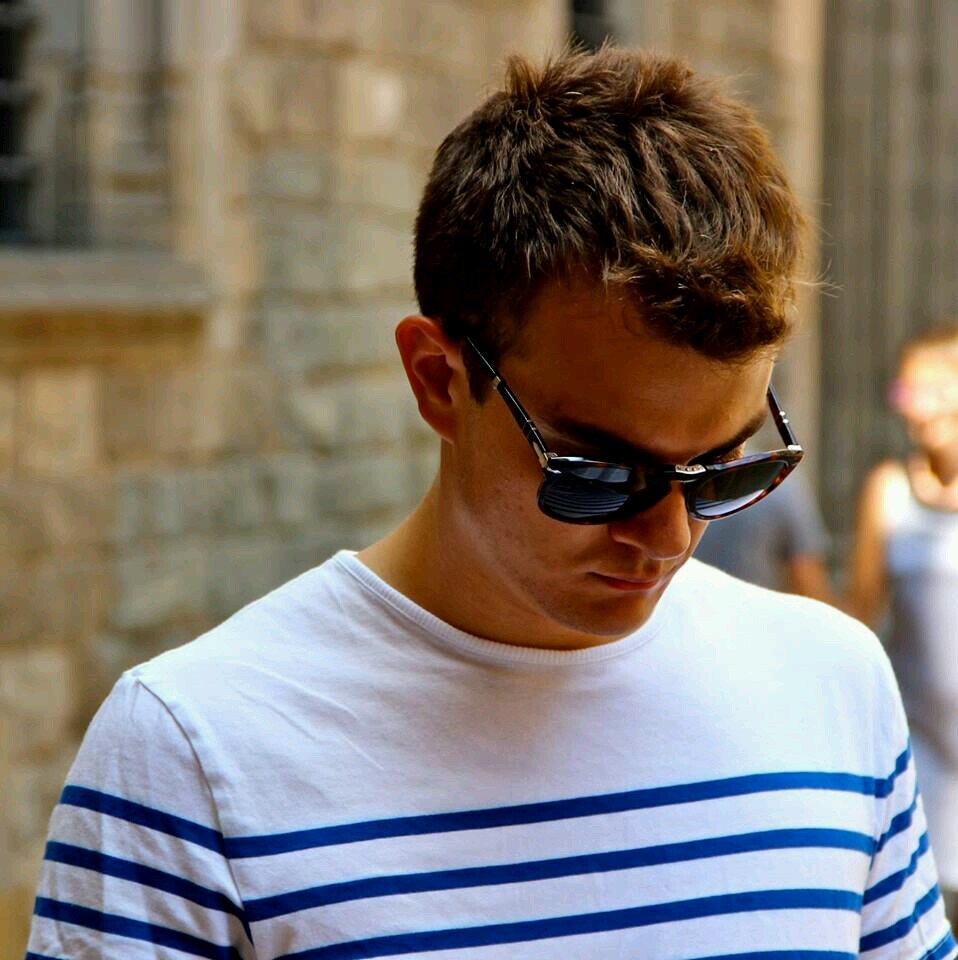 Young French professional in London - Payment Industry - Piano player