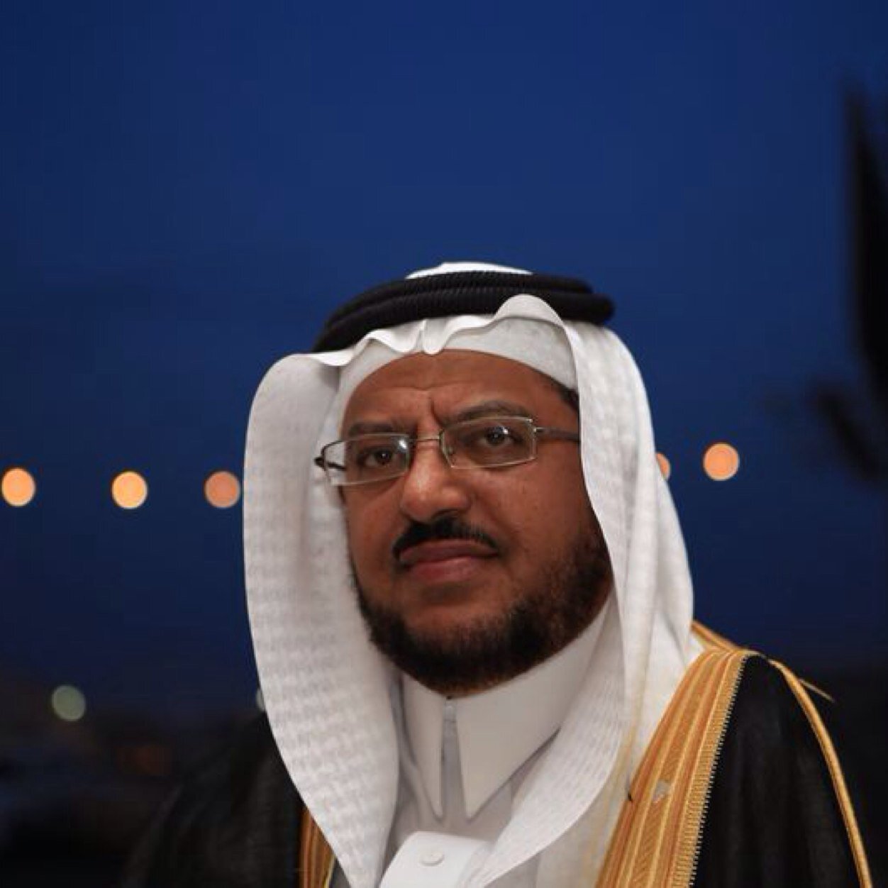 أستاذ جامعي -جامعة الملك خالد - المشرف العام على مكتب الندوة العالمية للشباب الإسلامي بالمنطقة الجنوبية(سابقا) شاعر إسلامي وناقد أدبي ..