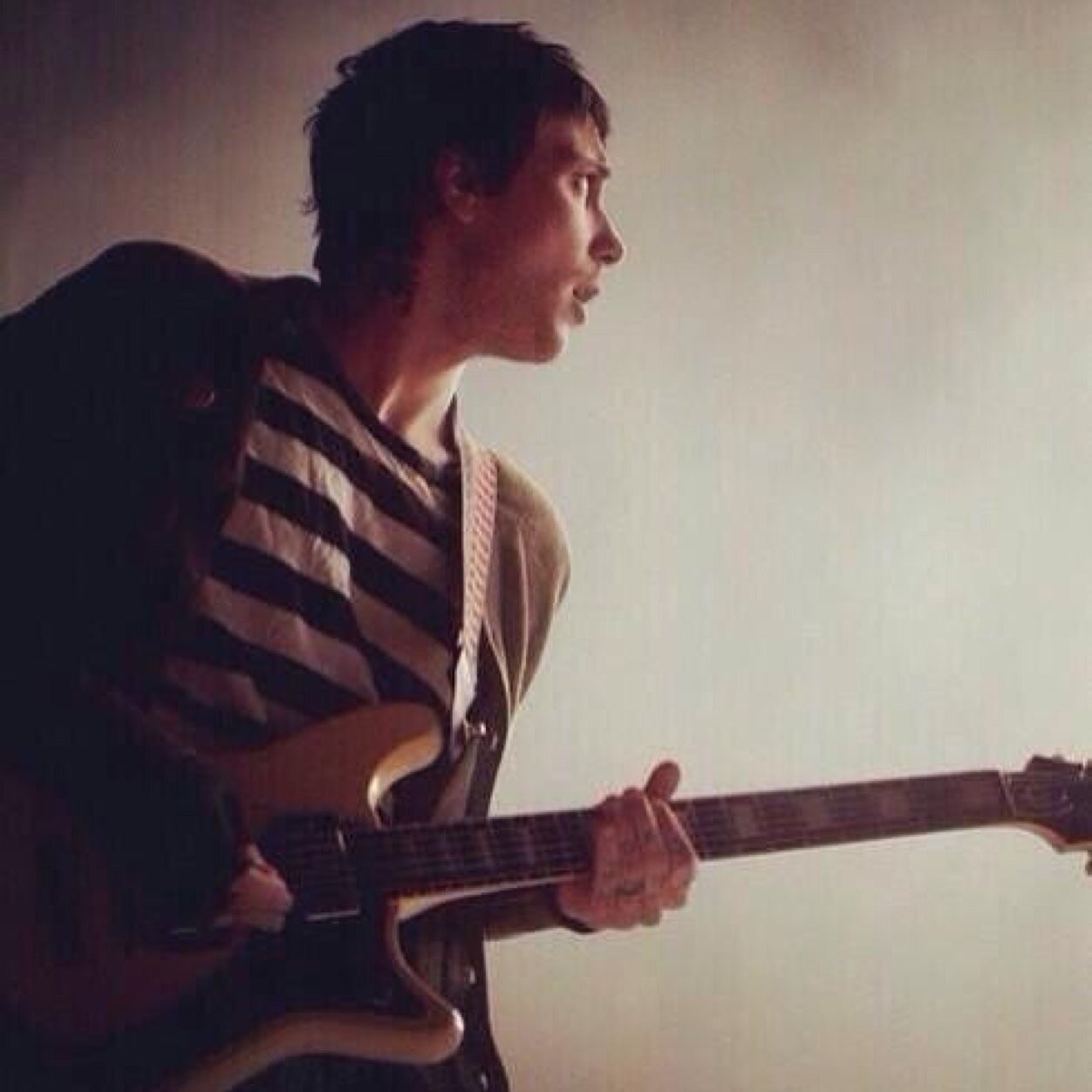 free follow from @sxngmetosieep because you're awesome :-) follow me back on there if you wanna, love you lots!!!
