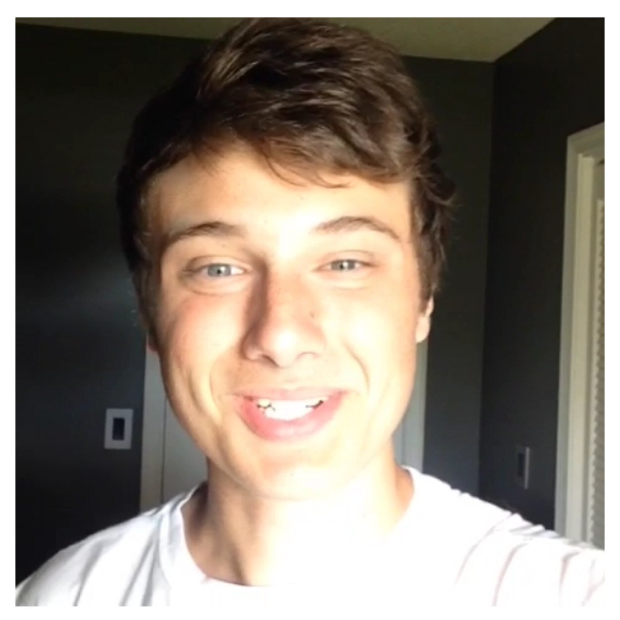 Official Fanpage of Nick Shark!!!
Follow him on vine!!!!