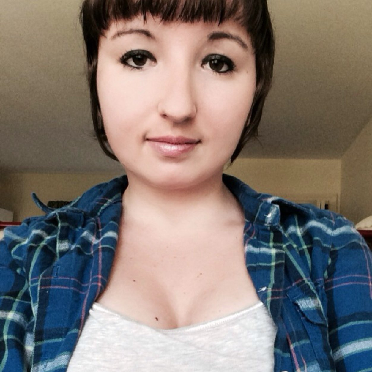 AdviceJane's profile picture. Youtuber! Advice blogger and cover artist. I play acoustic guitar and speak about life. Defend Poppunk.