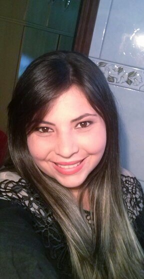 Ofensas, mal olhado e inveja, são retribuídos com desprezo, orações e um sorriso enorme.