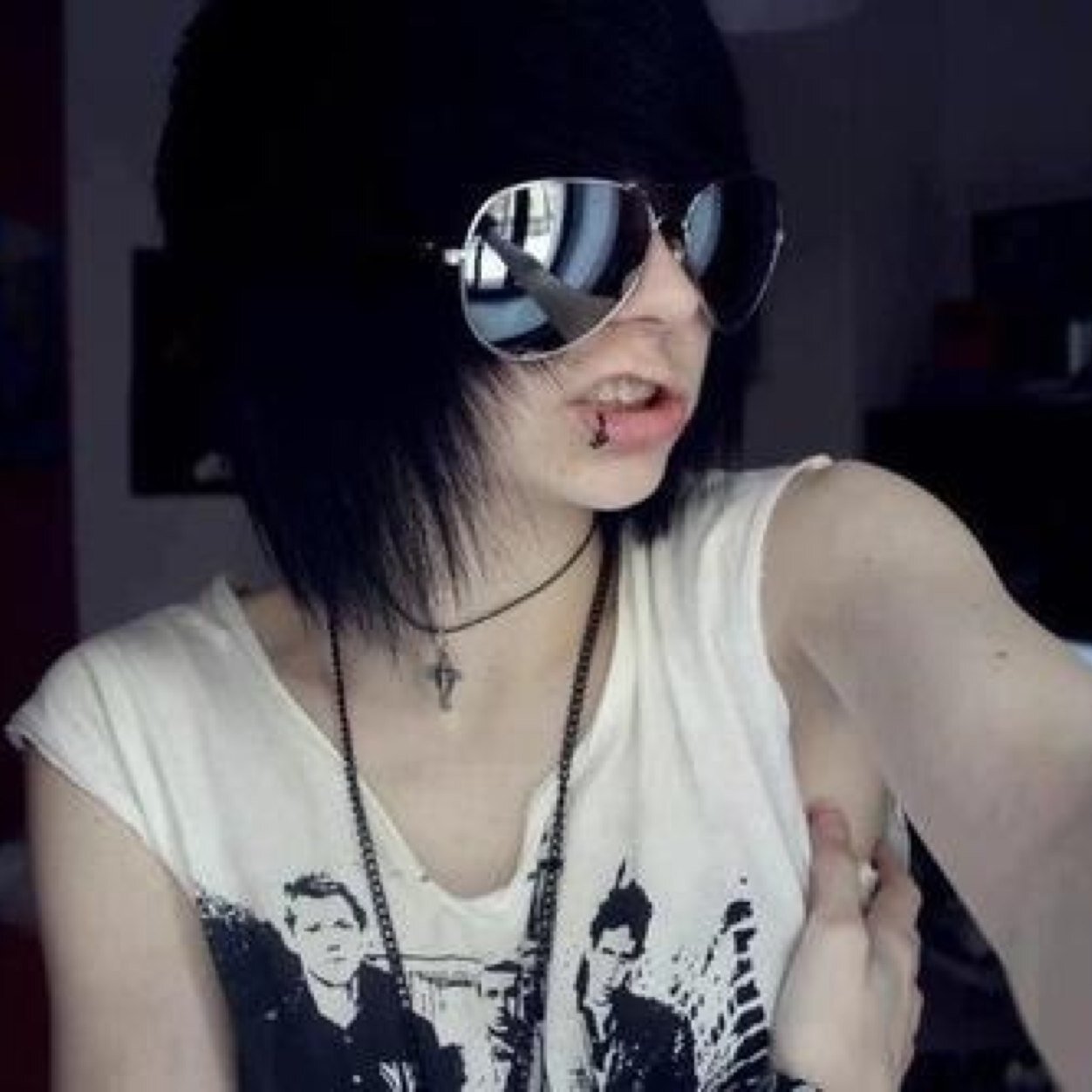 Maddison // 17 Yrs Old // Lesbian // Single // Monsters & Caffeine // Andrew. 16. Bi. Monsters //