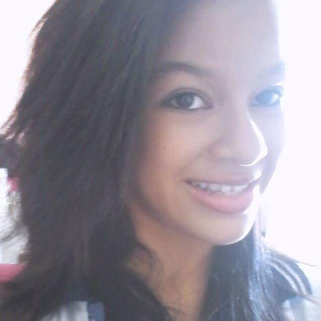 Quem quiser vencer na vida deve fazer como os seus  sábios : Mesmo com a alma partida, ter um sorriso nos lábios.