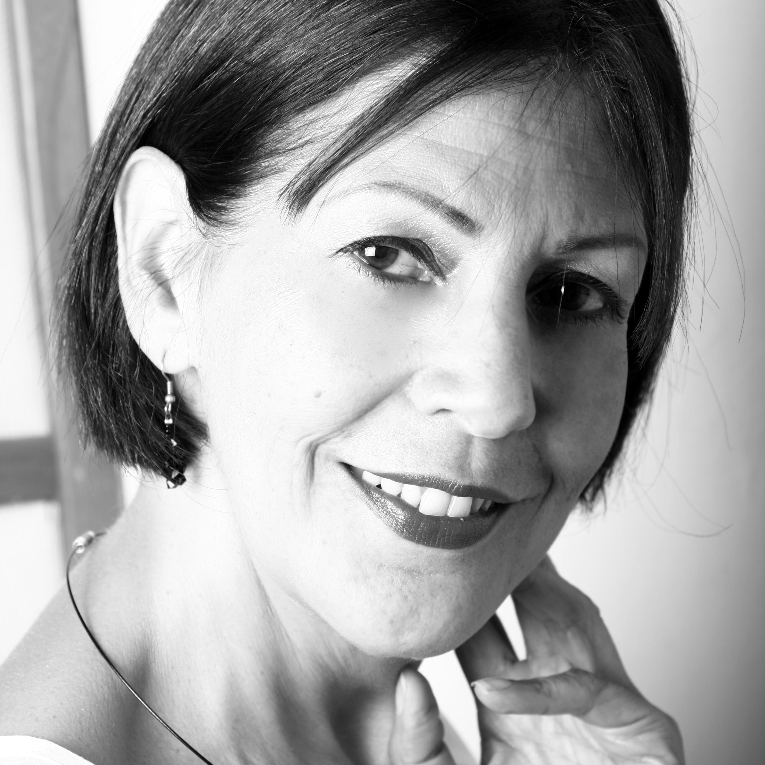 Escritora, Locutora, Productora, Actriz. Luchadora incansable de mis ideales.