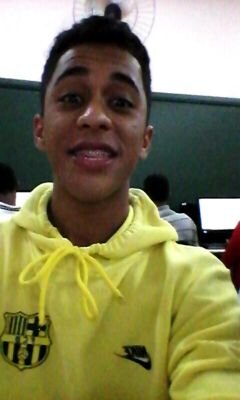 . 19 anos , corinthiano e capricorniano!
Confie em sim mesmo , quem acredita sempre alcança. ♪