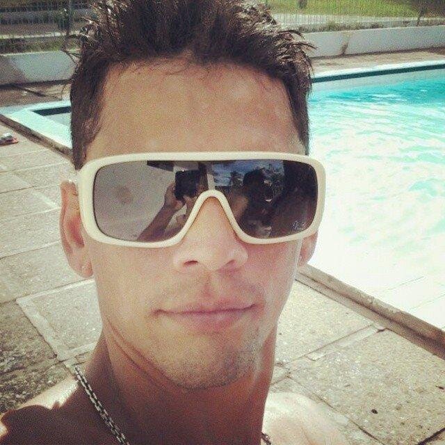 Cara legal, hetero, habitante da cidade de João Pessoa, que gosta de fazer novas amizades e cultiva as existentes.
