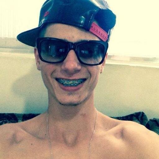 Leonino,20 anos,Siga-me ♥ Facebook: http://t.co/aOP1XPPV8o