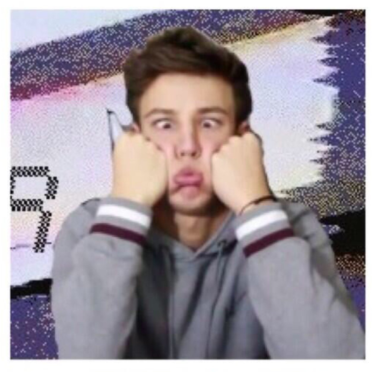 you just got a free follow now return the favor and follow @wospinosa && me!