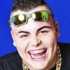 ver você sorrir me faz feliz . #rzk ruggero :@nathygoomes_