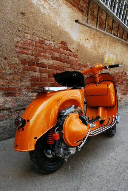 Pecinta barang antik, seperti Vespa,Cb,kawasaki binter,dukati Dll.  Lampung Punya. (Bb 21C8401A). “Jangan ngaku kaya jika tidak memiliki barang antik“