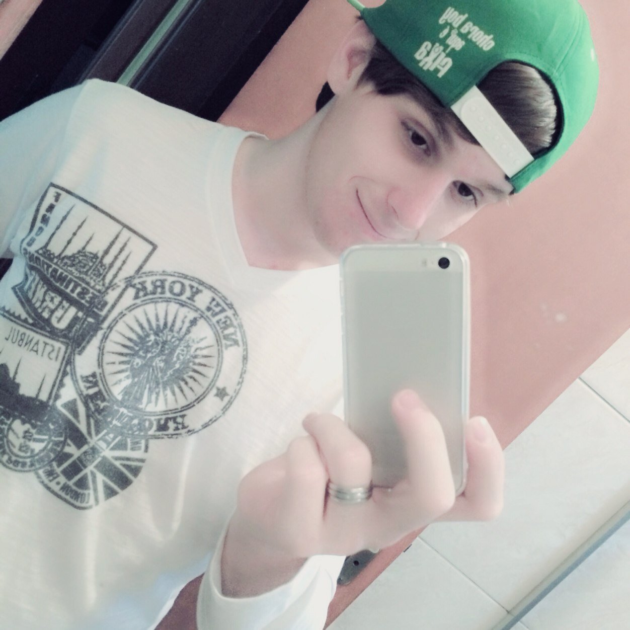 ㋡                KEEP                 CALM AND
                                                     FOLLOW ME