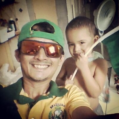 • eu sou um gαroto como todos os outros,
só estou vivendo diαs iguαis, de mαneirαs diferentes !
eu gosto de dα uns rolé, αproveitα α vidα ! :)
   