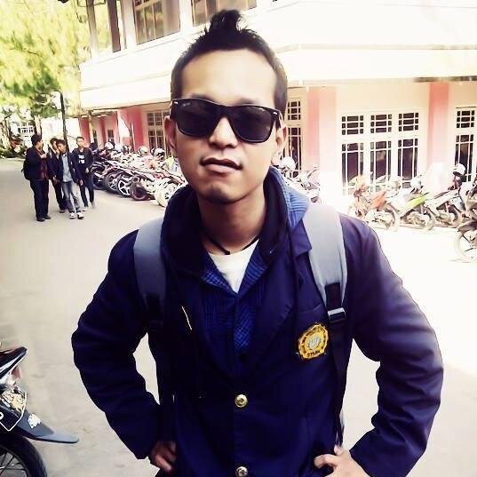biasa aja....baik,jujur,agamis,demokratis, amanah .....eit kaya kampanye aja...yang pasti humoris ...sukanya chatting dan paling benci tikus