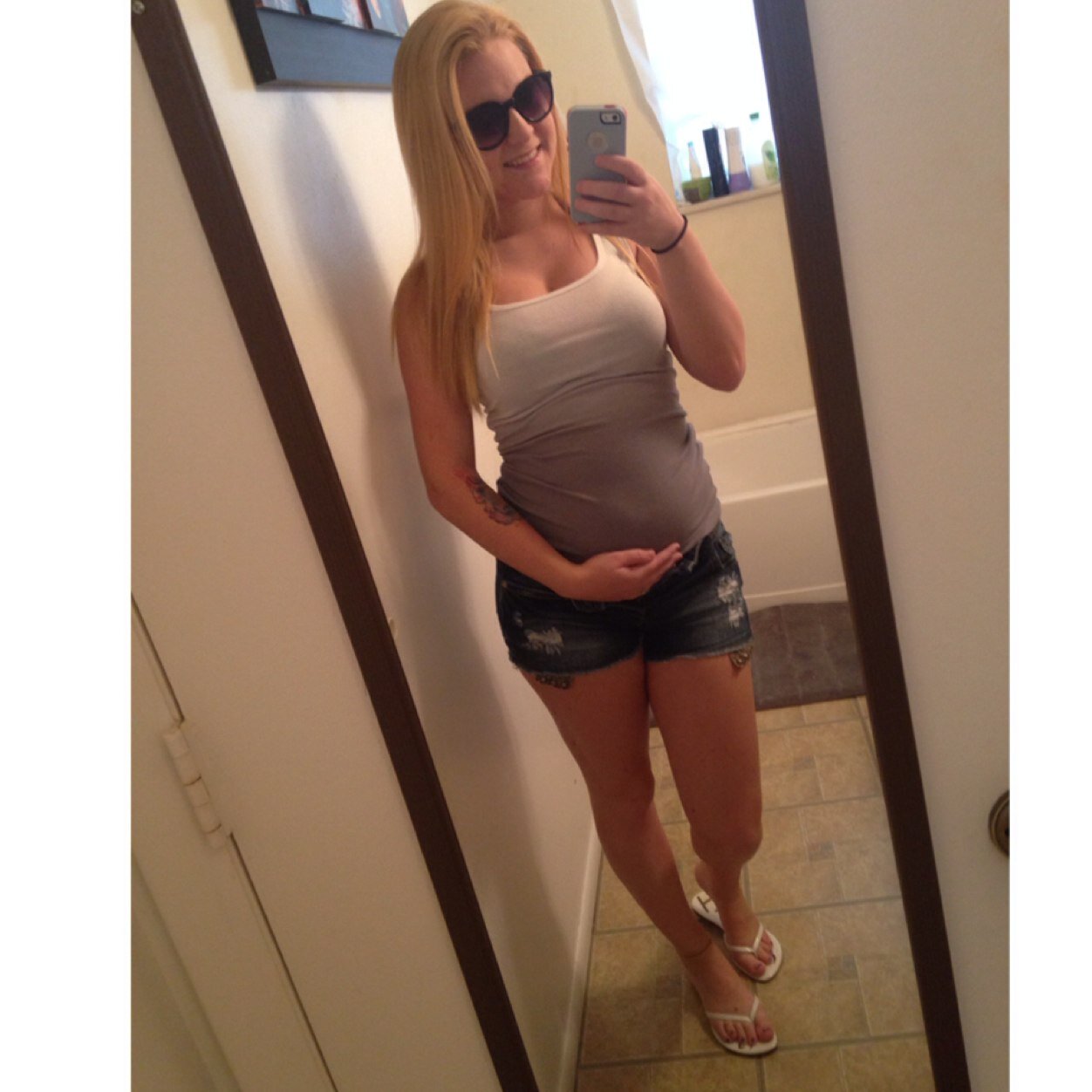 Mommy to be working my ass off day & night ❤️