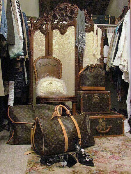 Cheap Louis Vuitton bags , only for $216,every lady deserve such a bag.