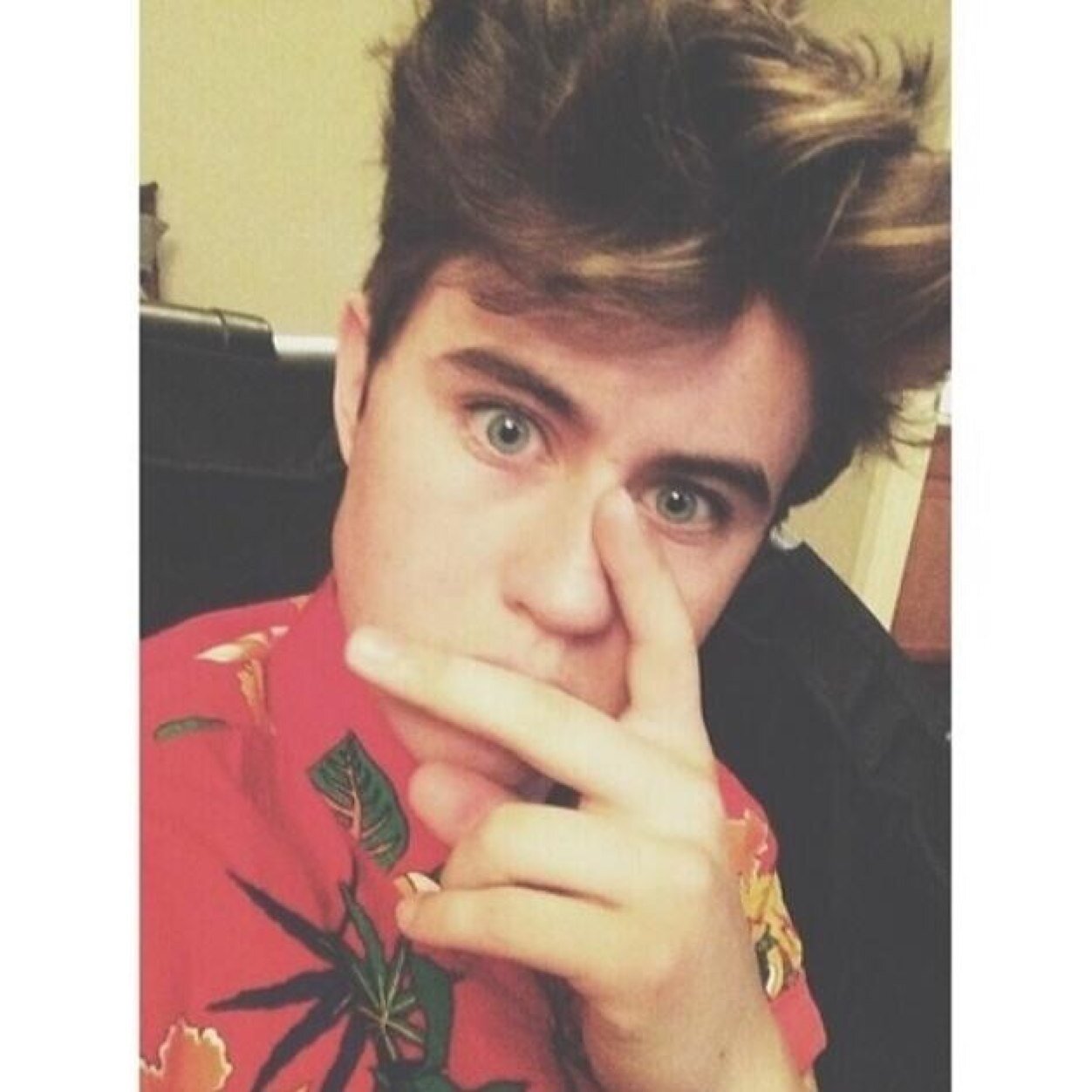 follow @kinkydaIIas bc she gave you this free follow