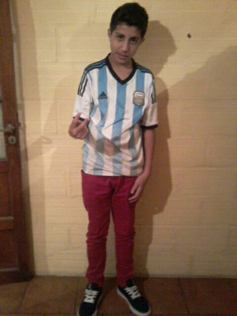 Hola :)) Me Llamo Leandro , Me Gusta El Futbol , Y Soy De River♥ & Soy Belieber♥  Asi Que ... SEGUIME Y TE SIGO x3 *-*♥