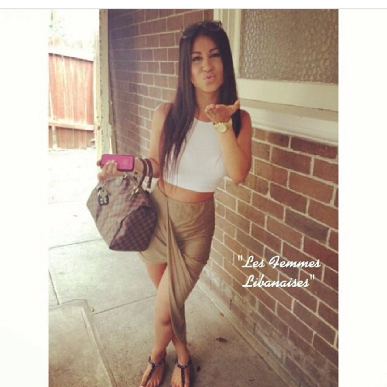 jaanjouna's profile picture. Model pozing
Singer ✌️
Follow me ❤️